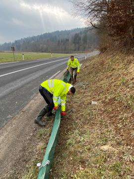 7 Postavljanje ograje. Foto P. Golob